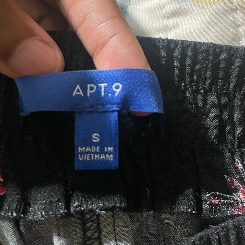 A.P. T 9 shorts with elastic waistband